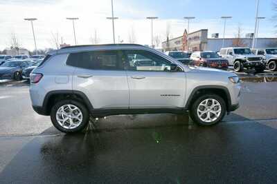2024 Jeep Compass, $18497. Photo 7