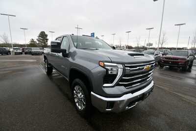 2026 Chevrolet 3500 Crew Cab, $76690. Photo 9