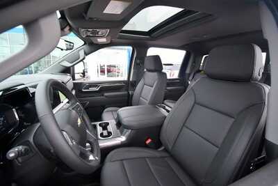 2026 Chevrolet 2500 Crew Cab, $75997. Photo 11