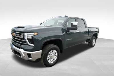 2026 Chevrolet 2500 Crew Cab, $75997. Photo 2