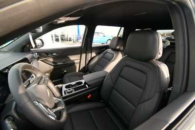 2026 Chevrolet Equinox, $33740. Photo 10