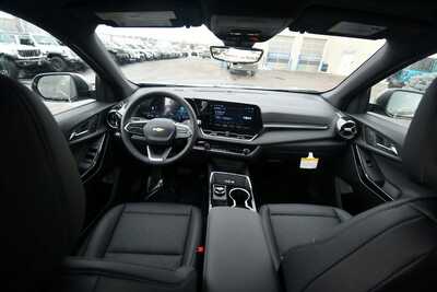 2026 Chevrolet Equinox, $34535. Photo 3