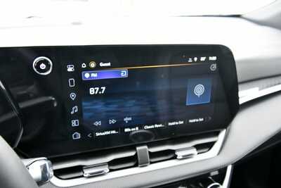 2026 Chevrolet Equinox, $30786. Photo 12