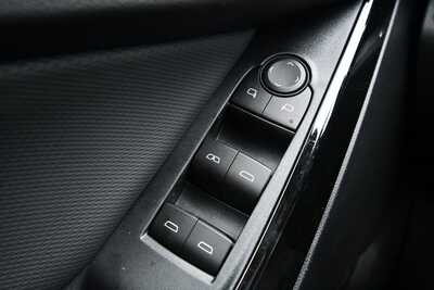 2026 Chevrolet Equinox, $30786. Photo 9