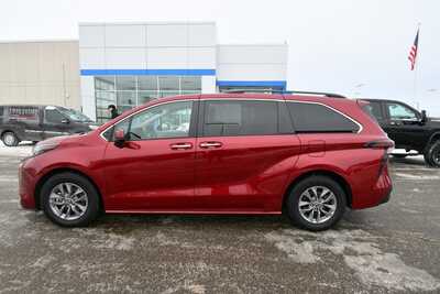 2023 Toyota Sienna, $34497. Photo 3