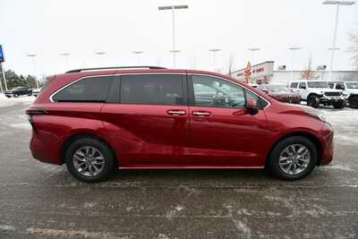 2023 Toyota Sienna, $34497. Photo 7