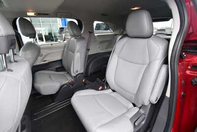2023 Toyota Sienna, $34497. Photo 9