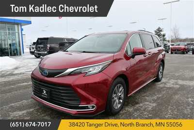 2023 Toyota Sienna, $34497. Photo 1
