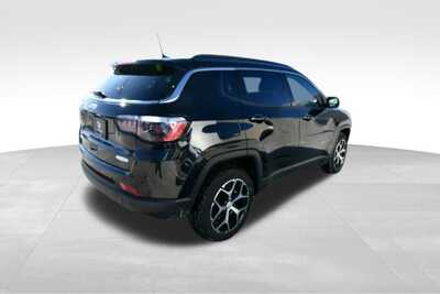 2024 Jeep Compass, $18839. Photo 7