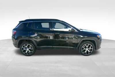 2024 Jeep Compass, $18839. Photo 8