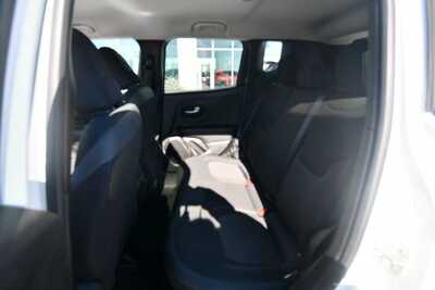 2023 Jeep Renegade, $18535. Photo 12