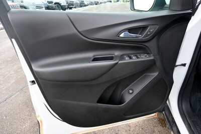 2019 Chevrolet Equinox, $13741. Photo 10