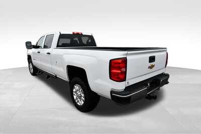 2017 Chevrolet 2500 Crew Cab, $20533. Photo 4