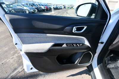 2024 Jeep Compass, $18907. Photo 11