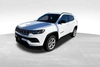 2024 Jeep Compass, $18907. Photo 2