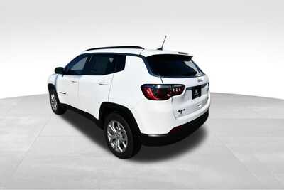 2024 Jeep Compass, $18907. Photo 5