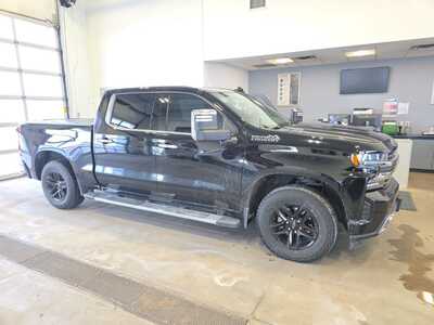 2022 Chevrolet 1500 Crew Cab, $30879. Photo 2