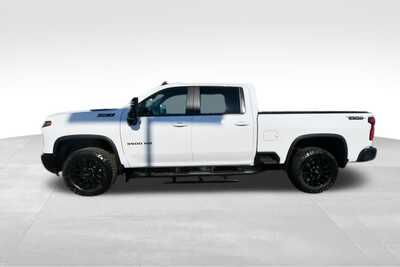 2025 Chevrolet 3500 Crew Cab, $59479. Photo 4