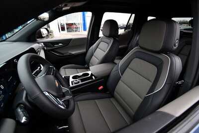 2026 Chevrolet Equinox, $38929. Photo 10