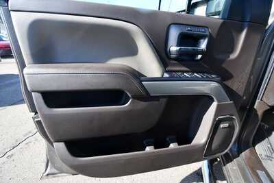 2015 Chevrolet 3500 Crew Cab, $35724. Photo 12