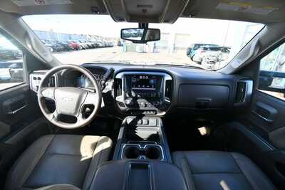 2015 Chevrolet 3500 Crew Cab, $35724. Photo 3