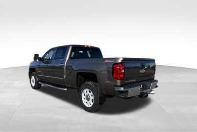 2015 Chevrolet 3500 Crew Cab, $35724. Photo 5