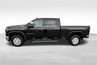 2026 Chevrolet 3500 Crew Cab, $83799. Photo 3