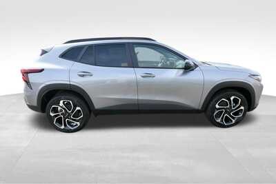 2026 Chevrolet Trax, $27514. Photo 7