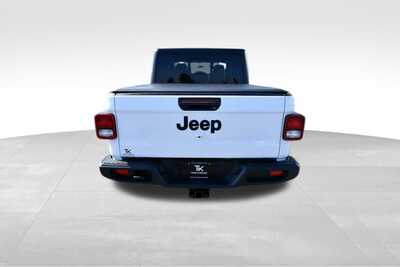 2022 Jeep Gladiator, $26844. Photo 7