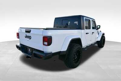2022 Jeep Gladiator, $26844. Photo 8