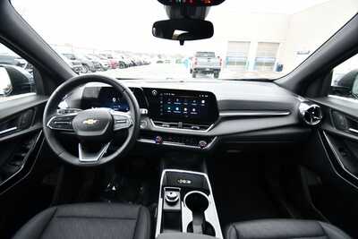 2026 Chevrolet Equinox, $29968. Photo 3