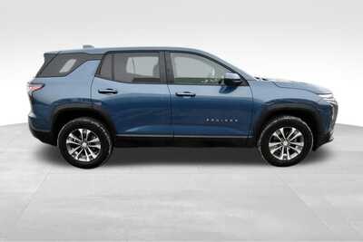 2026 Chevrolet Equinox, $29968. Photo 9