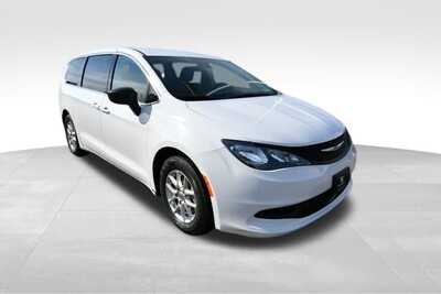 2024 Chrysler Voyager, $25612. Photo 9