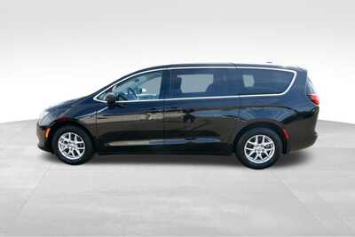 2024 Chrysler Voyager, $24614. Photo 4