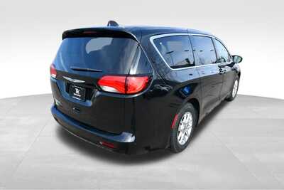 2024 Chrysler Voyager, $24614. Photo 7