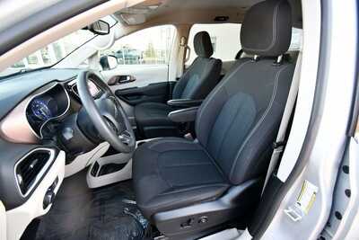 2024 Chrysler Voyager, $25097. Photo 11