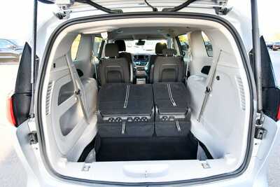 2024 Chrysler Voyager, $25097. Photo 5