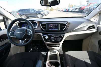 2024 Chrysler Voyager, $24876. Photo 3