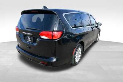 2024 Chrysler Voyager, $24876. Photo 8