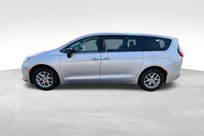 2024 Chrysler Voyager, $24763. Photo 4