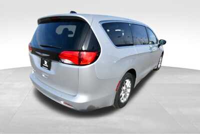 2024 Chrysler Voyager, $24763. Photo 7