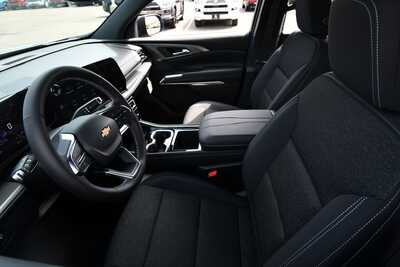 2026 Chevrolet Traverse, $42563. Photo 10