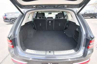 2025 Genesis GV80, $40347. Photo 6