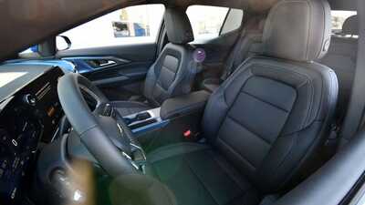 2026 Chevrolet Equinox, $38994. Photo 10