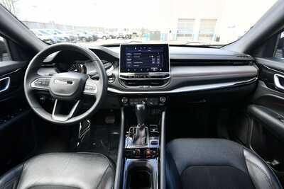 2023 Jeep Compass, $21528. Photo 3