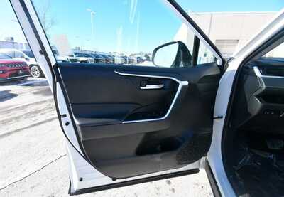 2025 Toyota RAV4, $32020. Photo 11