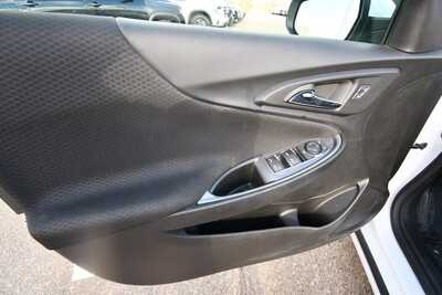 2023 Chevrolet Malibu, $17847. Photo 11