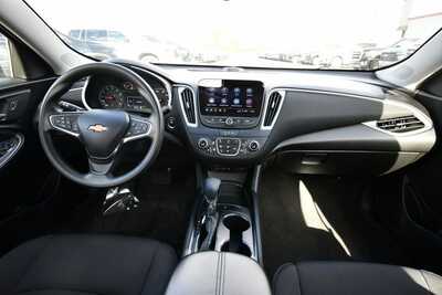 2023 Chevrolet Malibu, $17847. Photo 3
