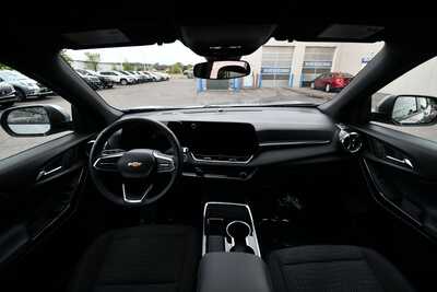 2025 Chevrolet Equinox, $27000. Photo 3