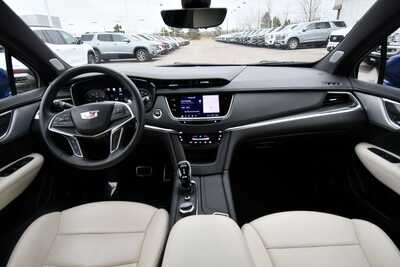 2025 Cadillac XT5, $48287. Photo 3